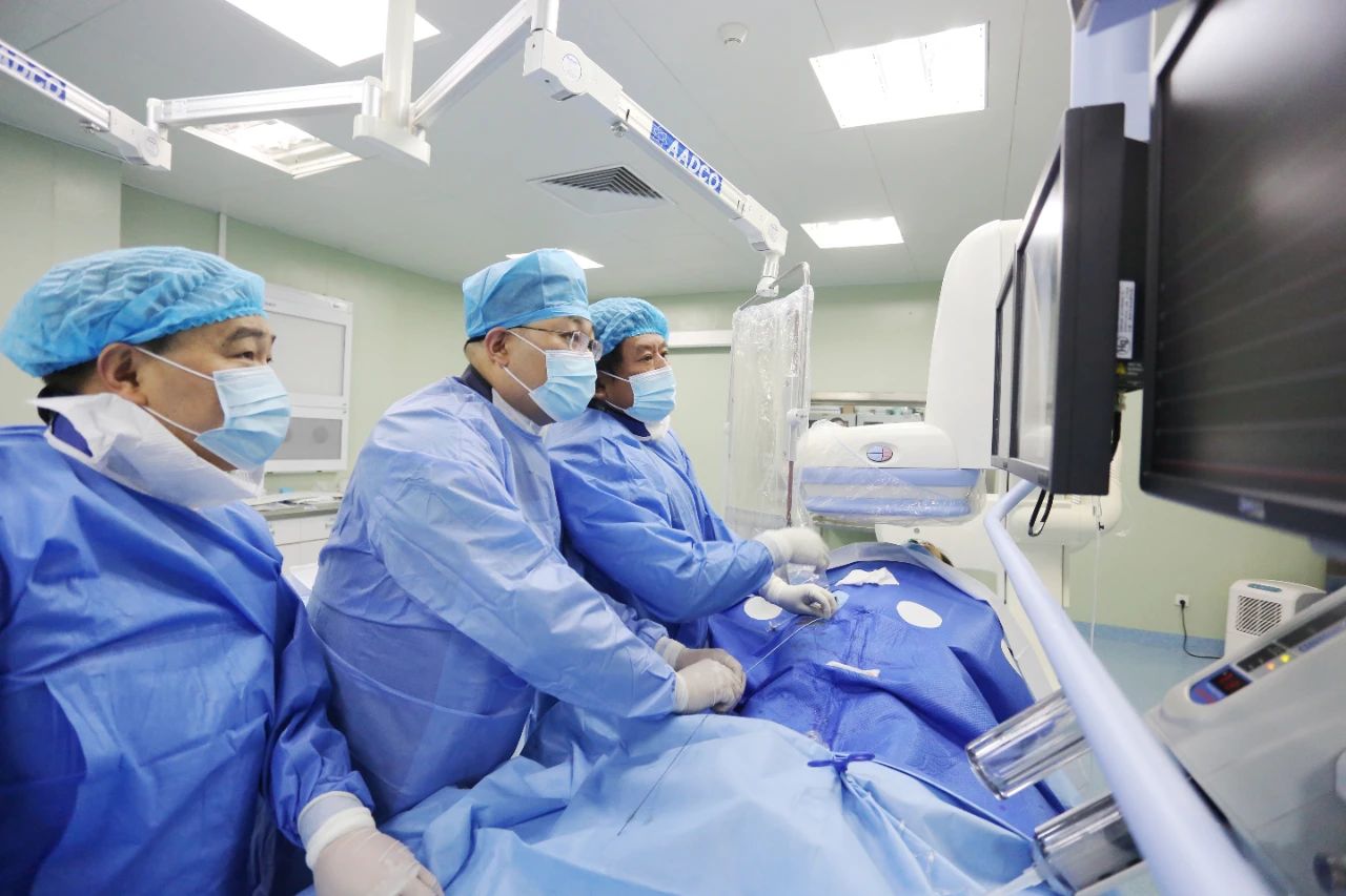 【专科建设】石岛医院巨大上腔静脉瘤栓塞术填补技术空白！