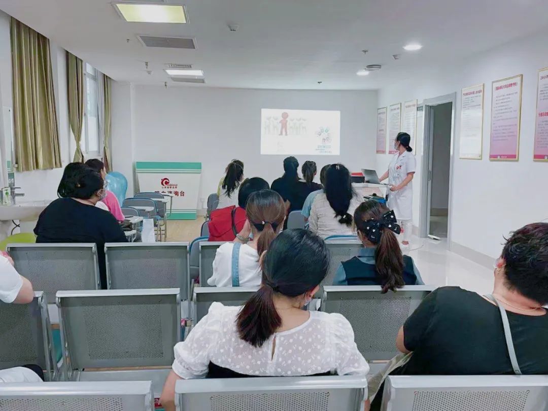 【联系服务群众】石岛人民医院孕妇学校第一课开讲啦！